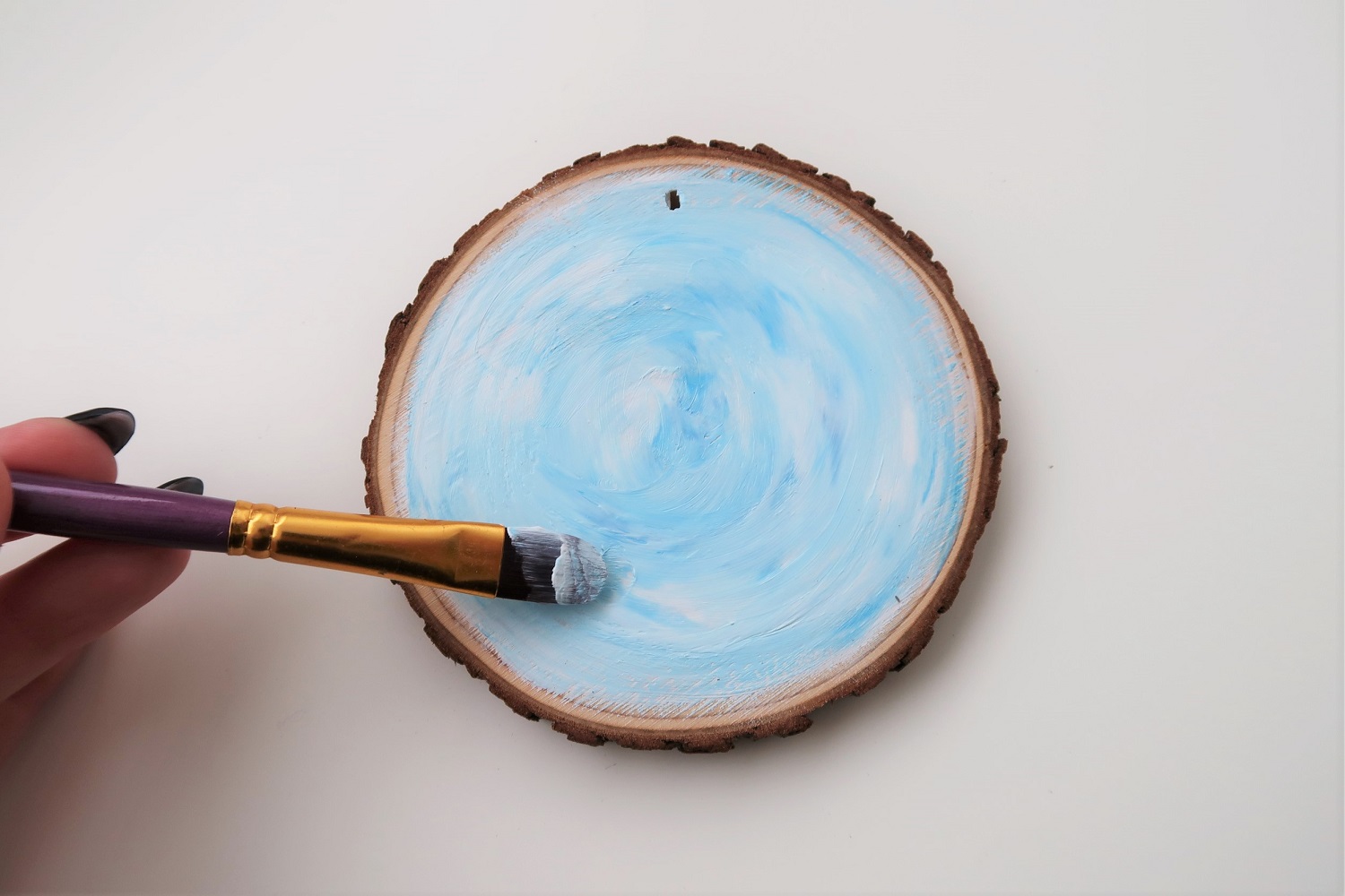 3 Easy Methods For Painting on Wood Slice Ornaments (Even if You’re No Good at Art!) 14